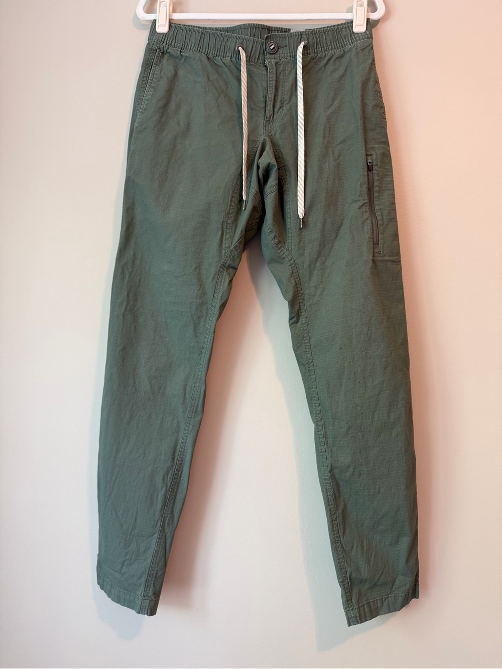 Vuori “Ripstop Climber” Olive Green Drawstring Pants Sz M